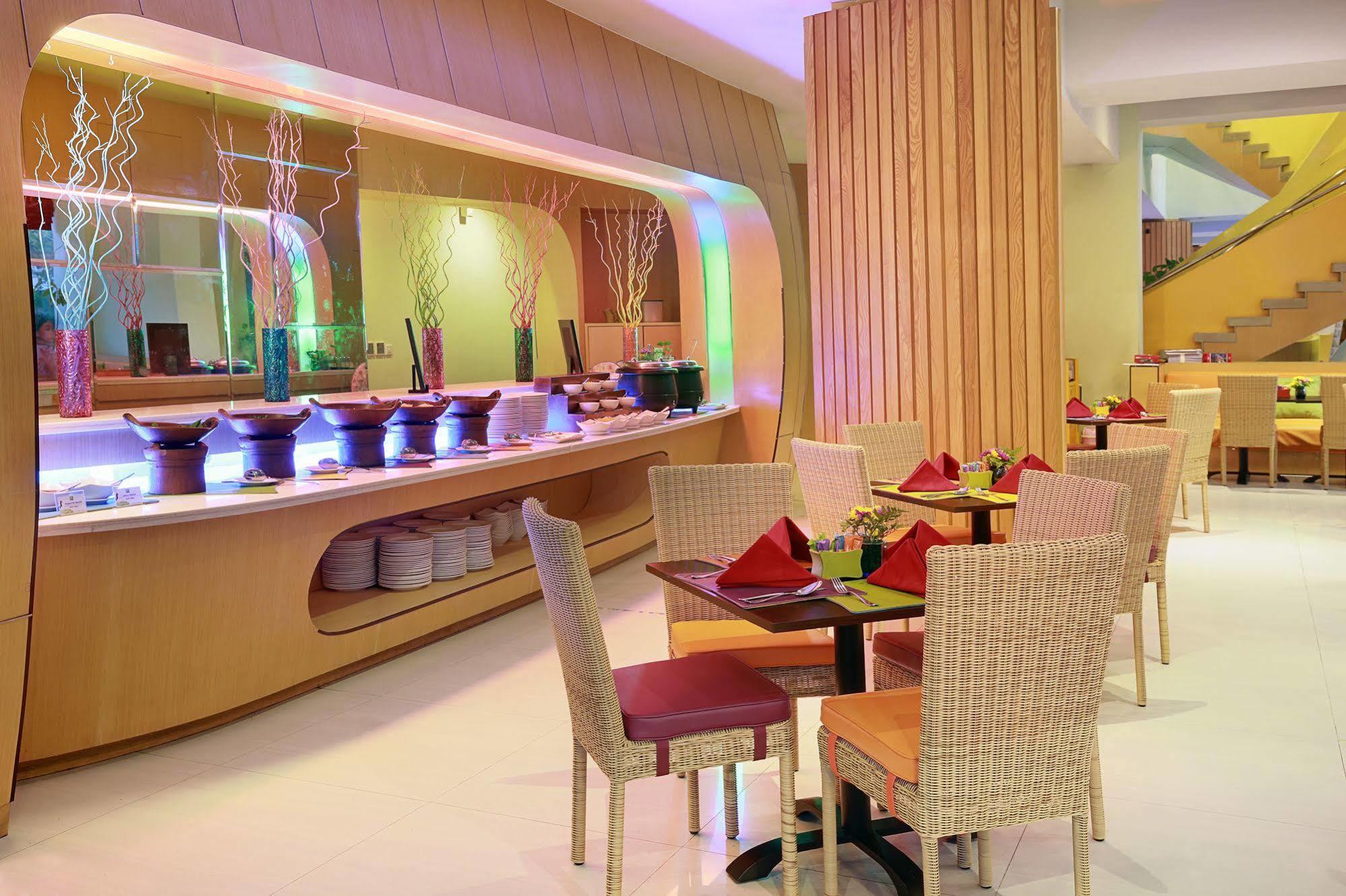 Ibis Styles Yogyakarta Exterior foto