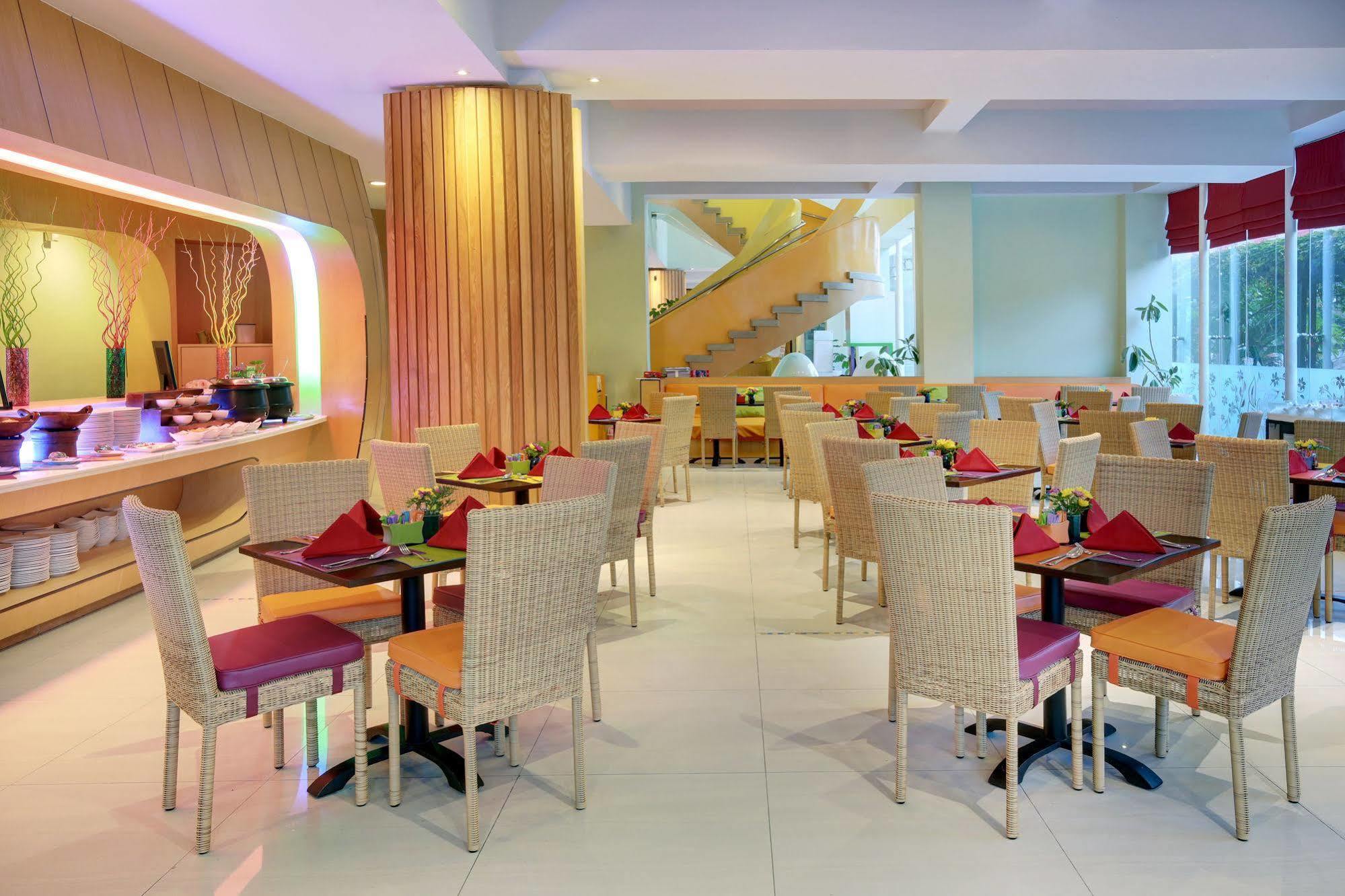 Ibis Styles Yogyakarta Exterior foto